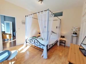 Appartements Luchon Holidays, parking, wifi, balcon, cave, T3 8 personnes : photos des chambres