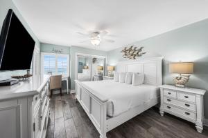 Holiday Surf and Racquet Unit 518