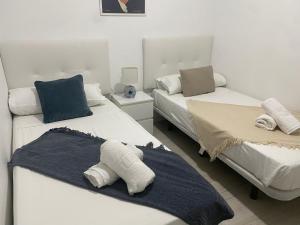 Apartamento ensueño 1a linea playa poniente 6 PAX parking wifi y AC