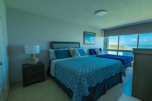 Lovely 2-2 Condo with the best view of Puerto Rico