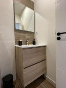 Jolie dépendance au fond du jardin