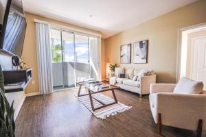 Marina del Rey 2BR - Near LAX, Beach & Dining