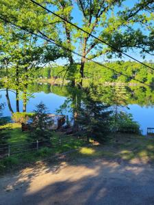 Castaway Cottage on Croton Pond #4