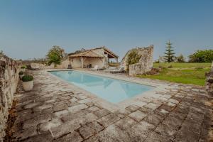 Maisons de vacances Chez Dominique 450 m2 Manoir Piscine Billard : photos des chambres