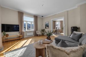 Amazing Tromsø city apartment with free parking and lovely city views!