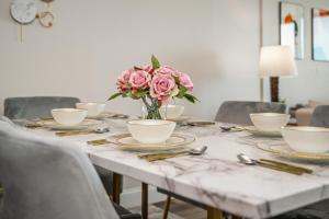 New Luxury Oceanfront 2BR Condo with Relaxing Ambiance