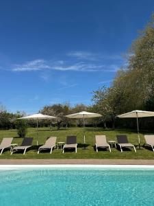 Maisons de vacances Domaine Belotterie, Rural French Retreat, Sleeps 15 plus, Pool & Orchard : photos des chambres