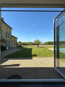 Maisons de vacances Domaine Belotterie, Rural French Retreat, Sleeps 15 plus, Pool & Orchard : photos des chambres
