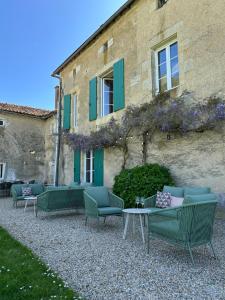 Maisons de vacances Domaine Belotterie, Rural French Retreat, Sleeps 15 plus, Pool & Orchard : photos des chambres
