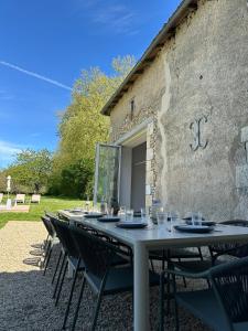 Maisons de vacances Domaine Belotterie, Rural French Retreat, Sleeps 15 plus, Pool & Orchard : photos des chambres