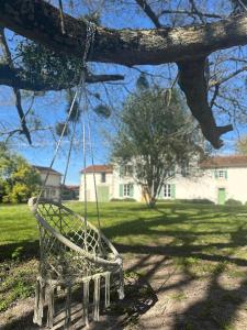 Maisons de vacances Domaine Belotterie, Rural French Retreat, Sleeps 15 plus, Pool & Orchard : photos des chambres