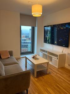 Luxepoint A luxurious1-bed flat with gym and cinema
