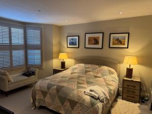 Spacious flat with south facing garden