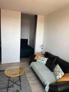 Appartements T1 Bis avec vue sur les iles sanguinaires ! : photos des chambres