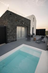 Uranides Luxury Suites