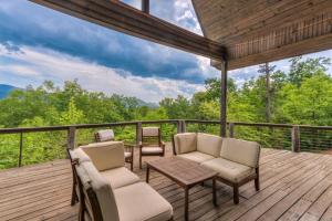 Serenity Mountain Cabin With Hot Tub Pet Friendly