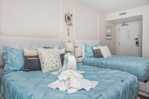 New Trendy Studio Retreat with Spectacular Ocean Vistas