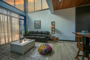 La Azulada-5min La Fortuna, King beds, pool, BBQ