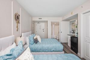 New Trendy Studio Retreat with Spectacular Ocean Vistas