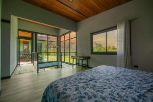 La Azulada-5min La Fortuna, King beds, pool, BBQ