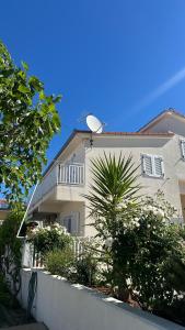 One-Bedroom Apartment with Balcony and Sea View room in Apartment Arleta