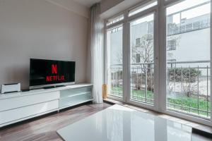 Modern Flat near City Center with Parking, Smart TV & Wi-Fi