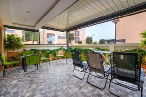 Appart Pergola Piscine & Accès Plage Taghazout Bay Tawenza square - 4-star hotels in Taghazout