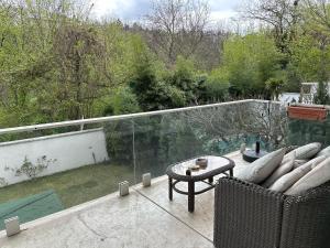 Triplex with garden and parking