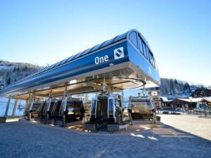 Modern 2 Bedroom Condo At The Base Of Vail Mountain Next To Gondola One