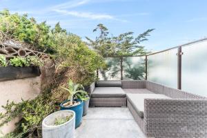 Modern Ocean Front Beach Home- 3 king beds 3 bedroom