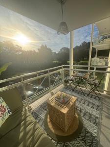 Ocean and forest golf studio