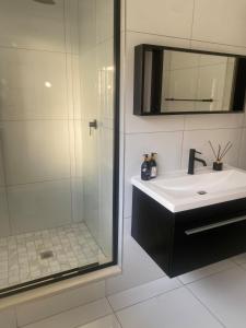 Lovely 2 Bedroom Apartment Near Monte Casino