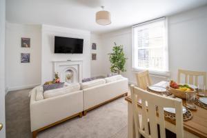 Larkhall Retreat- Village Centre, Parking, 4K TVs, 10mins To City Centre