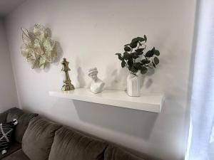 No Chores Silver Suite Near Downtown