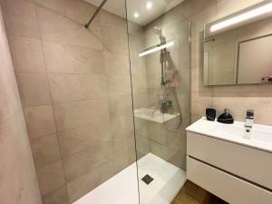 Etoile du Cap - Beach Front 2 BDR Partial Sea View