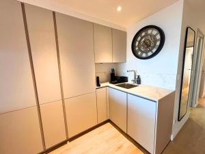 Etoile du Cap - Beach Front 2 BDR Partial Sea View