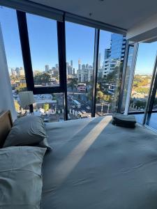 City Views Apartment with Free Parking