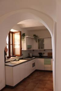 HOST4U - Cozy Terraced House with Beautiful View on the Olives Valley