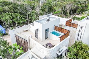 Ocean Breeze Villa - A few steps from the beach!