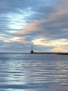 Spacious 2 bedroom flat nearby train and bus station