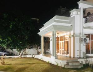 Lush Green Retreat Private Pool & Garden Villa, Jaipur
