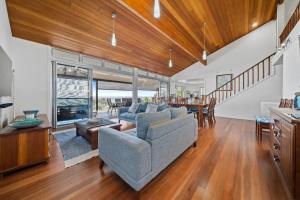 Belle Vue Beach House by Discover Stradbroke