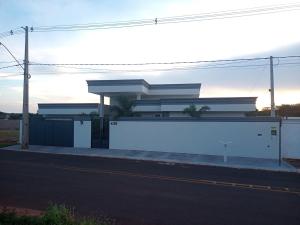 Pousada Rancho as margens do Rio Paraná com 3 suites e vista para o rio , excelente para pescaria