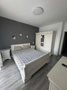 White HOME in Exigent Plaza Romania faza 4