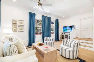 Designer condo w oceanfront & walk to Worth Ave