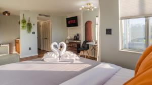 Romantic Exclusive Condo Stunning Mountain View