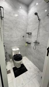 غرفة نوم وصالة مودرن بدخول ذاتي