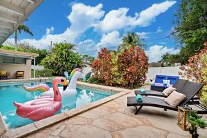 Villa Oasis 3 Miles to Hard Rock Stadium & Casino, Guitar Hotel Nearby, Pool, Game Room, Sleeps 12, 15 Min to Beach