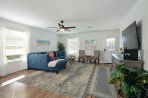 Sunshine Lane l Heated Pool l Walk to Beach