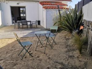 Maisons de vacances Maison a 2 pas du centre-ville et de la plage entierement renovee pour 4 personnes ! - FR-1-194-296 : photos des chambres